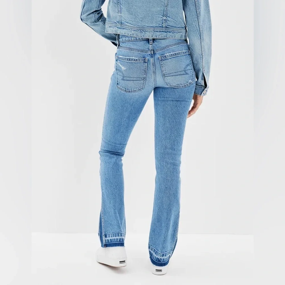NWT American Eagle Denim Jeans 90s Low Rise Kick Two Tone Blue Mid Wash Size 2​​ - Picture 6 of 13